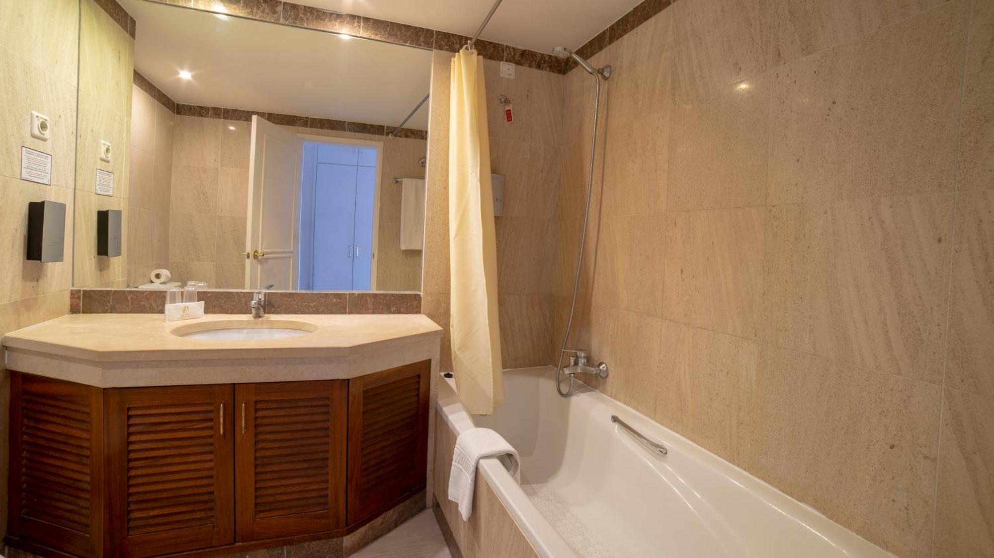 One-Bedroom Familly Suite